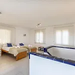 Casa Acogedora Con Jardin Privado, Cerca De La Playa, 3 Pisos, Garaje Y Capacidad 7 Personas - Hisp-233-554 度假居