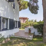 Casa Acogedora Con Jardin Privado, Cerca De La Playa, 3 Pisos, Garaje Y Capacidad 7 Personas - Hisp-233-554 *