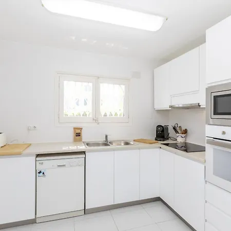 Casa Acogedora Con Jardin Privado, Cerca De La Playa, 3 Pisos, Garaje Y Capacidad 7 Personas - Hisp-233-554 度假居