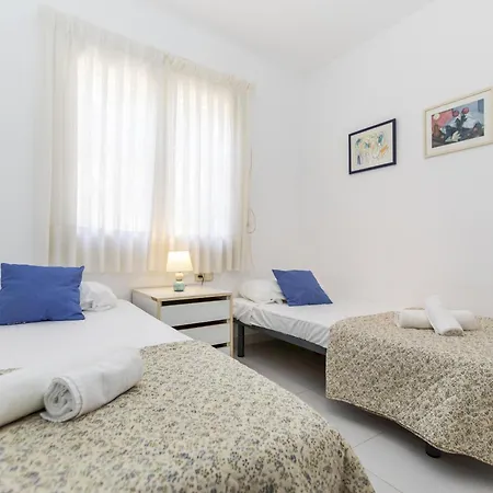 Casa Acogedora Con Jardin Privado, Cerca De La Playa, 3 Pisos, Garaje Y Capacidad 7 Personas - Hisp-233-554 度假居